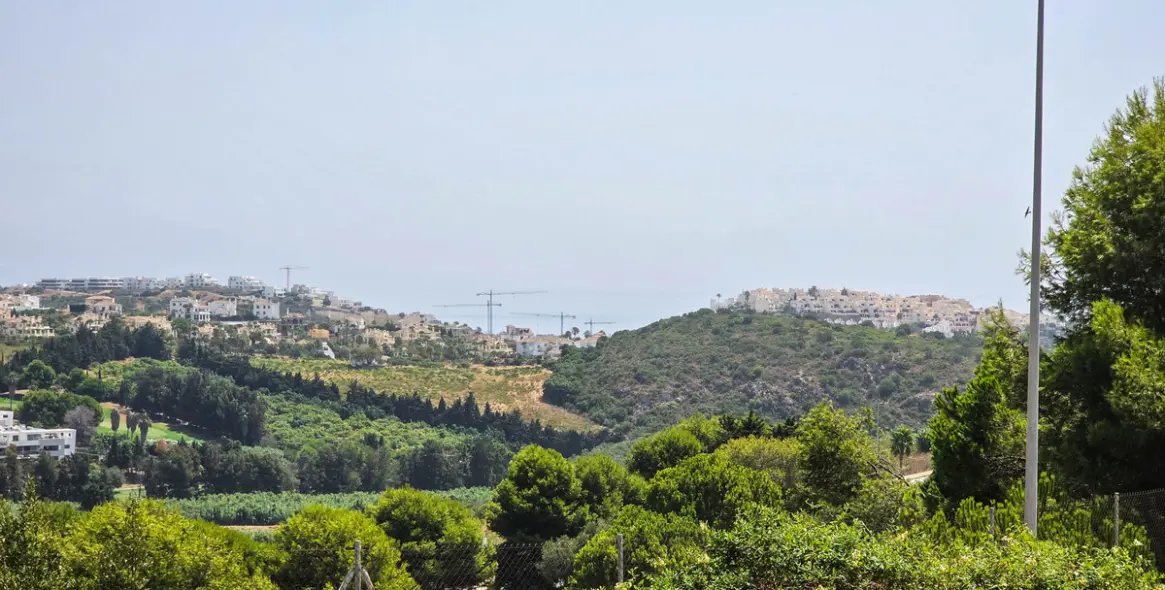 Sale of middle floor apartment in Doña Julia 18
