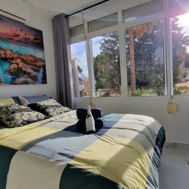 Venta de apartamento en planta media en Miraflores
