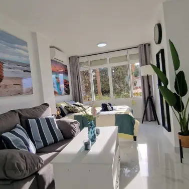 Venta de apartamento en planta media en Miraflores