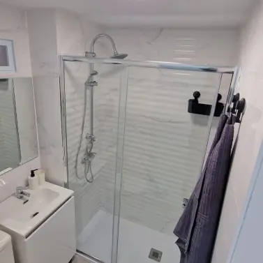 Venta de apartamento en planta media en Miraflores