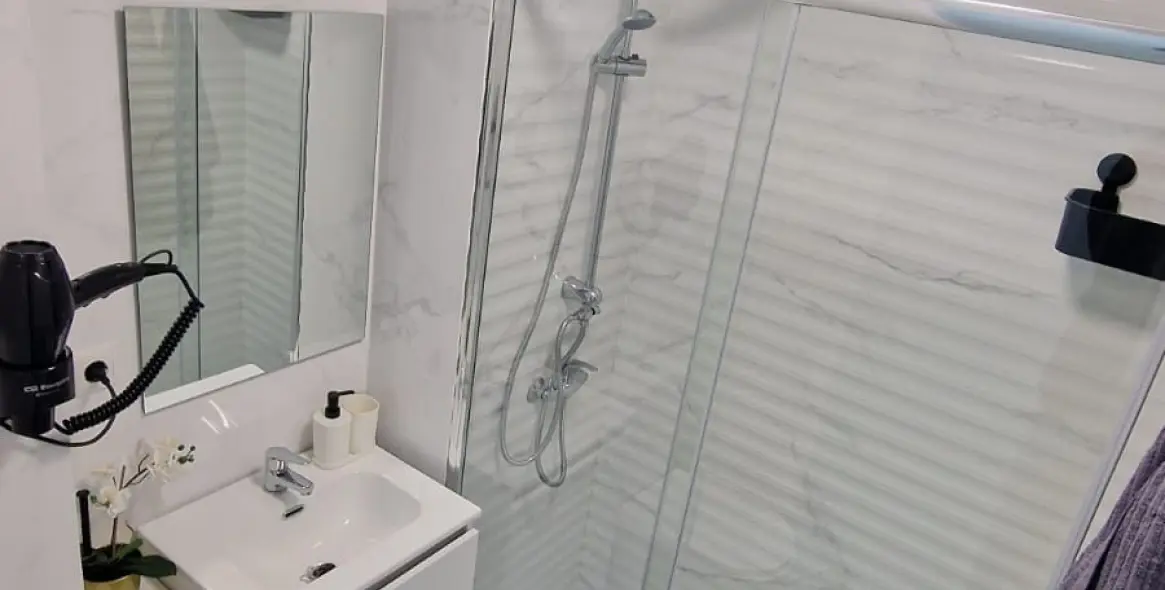 Sale of middle floor apartment in Miraflores 6