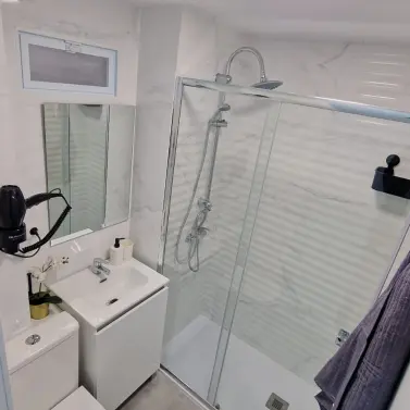 Venta de apartamento en planta media en Miraflores
