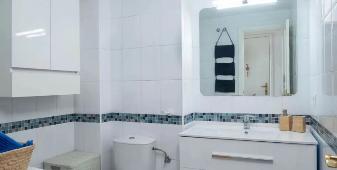 Venta de apartamento en planta media en Miraflores 9