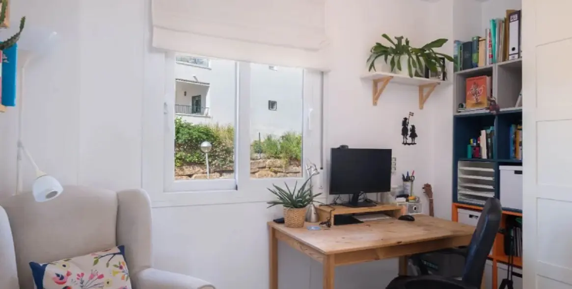 Venta de apartamento en planta media en Miraflores 10