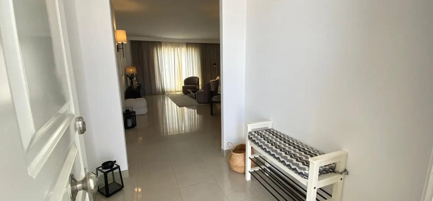 Sale of penthouse in Estepona 1