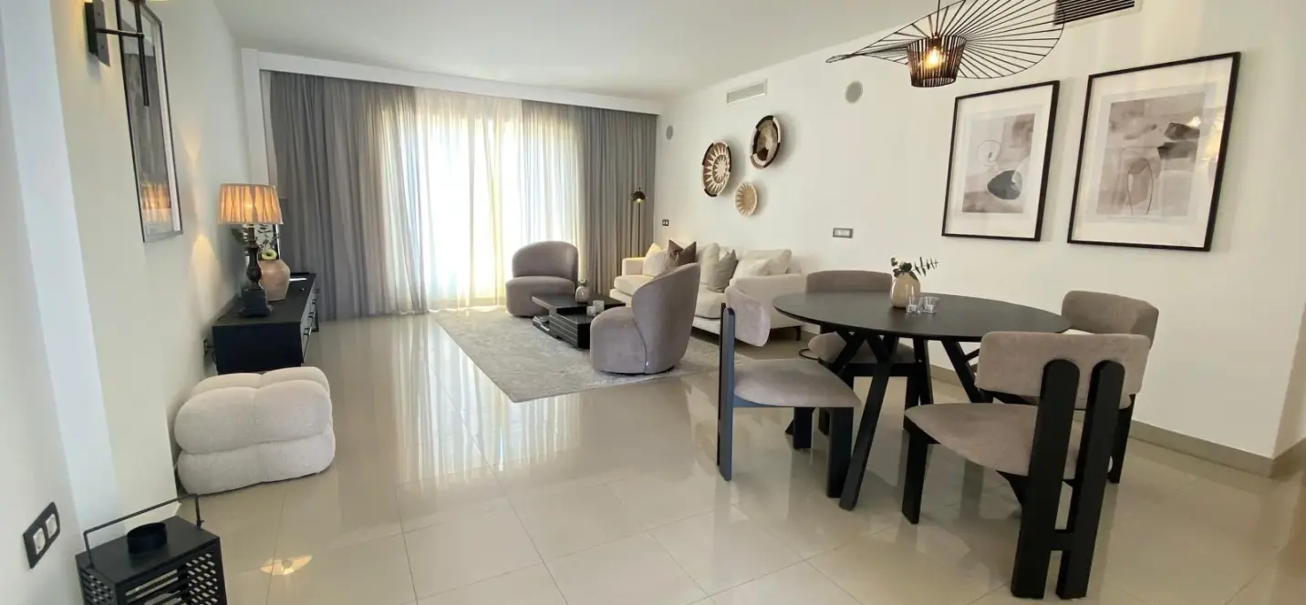 Sale of penthouse in Estepona 2