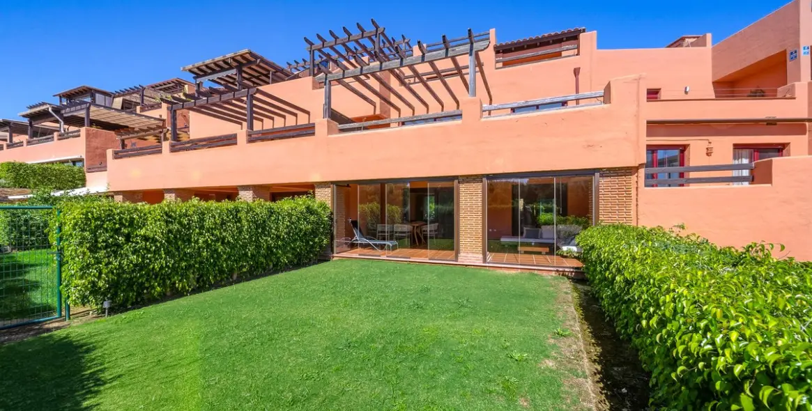 Venta de apartamento en planta baja en Casares Playa 1