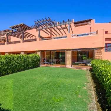 Продажа апартаментов на первом этаже в Casares Playa