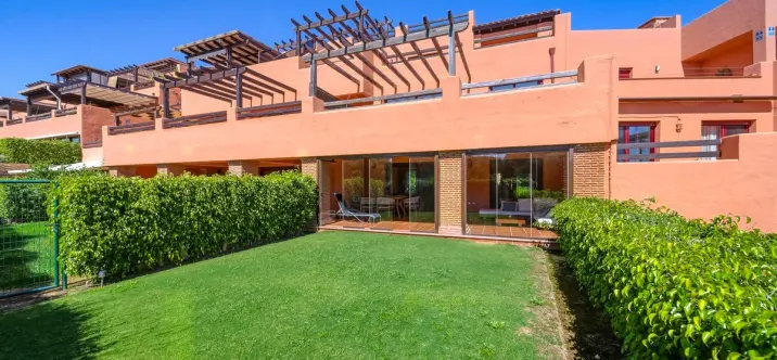Продажа апартаментов на первом этаже в Casares Playa 0