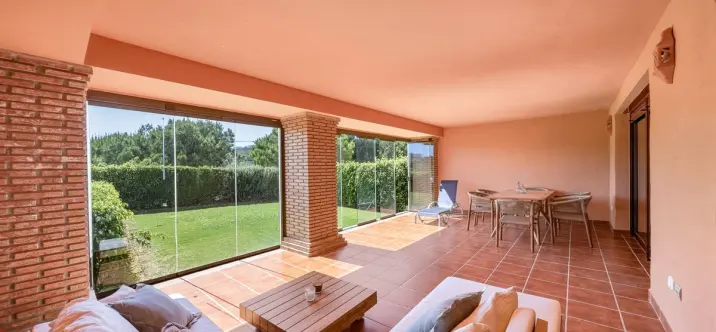 Продажа апартаментов на первом этаже в Casares Playa 1