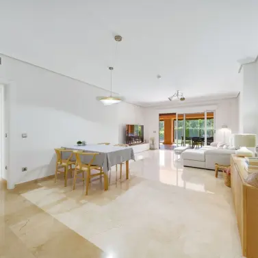 Продажа апартаментов на первом этаже в Casares Playa