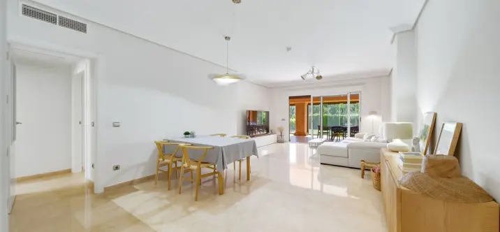Продажа апартаментов на первом этаже в Casares Playa 3