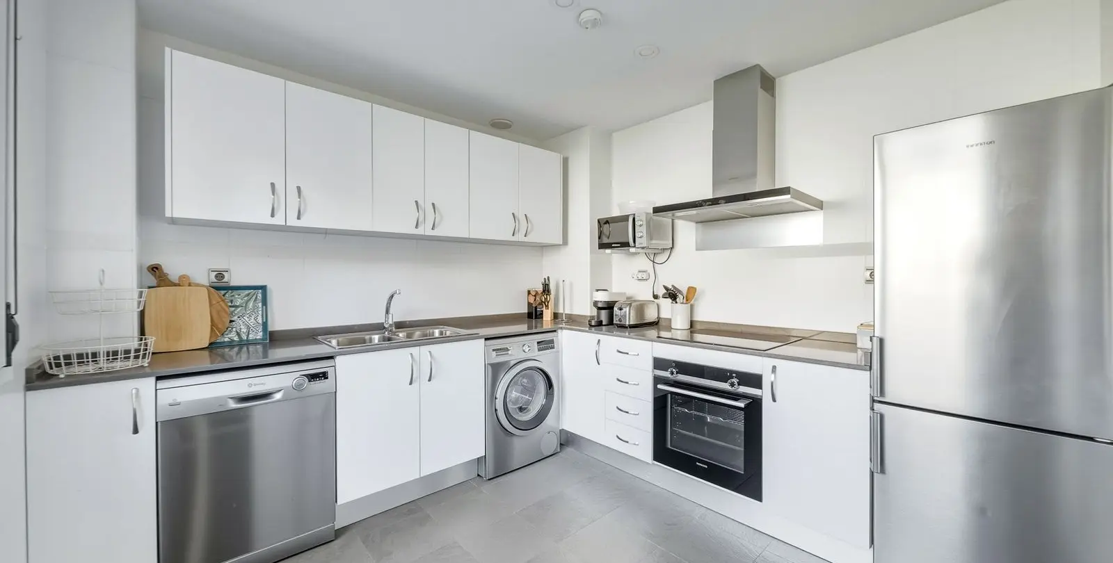 Продажа апартаментов на первом этаже в Casares Playa 6
