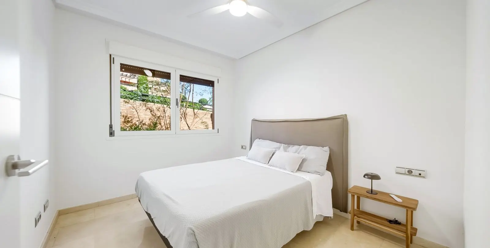 Продажа апартаментов на первом этаже в Casares Playa 7