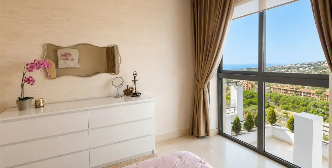 Продажа апартаментов на среднем этаже в Los Flamingos 14