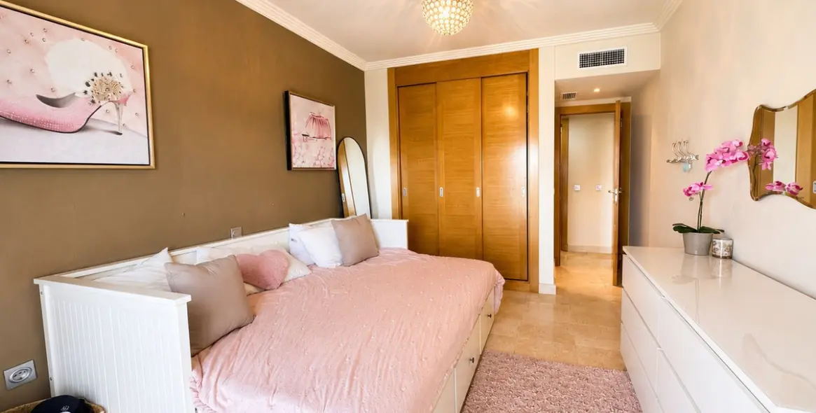 Продажа апартаментов на среднем этаже в Los Flamingos 15