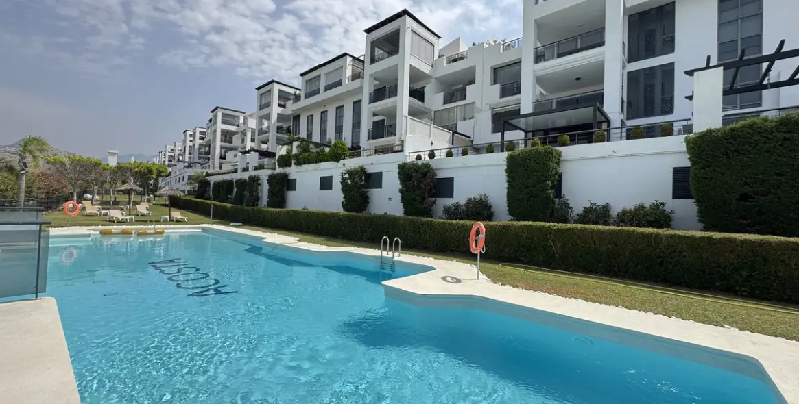 Продажа апартаментов на среднем этаже в Los Flamingos 21