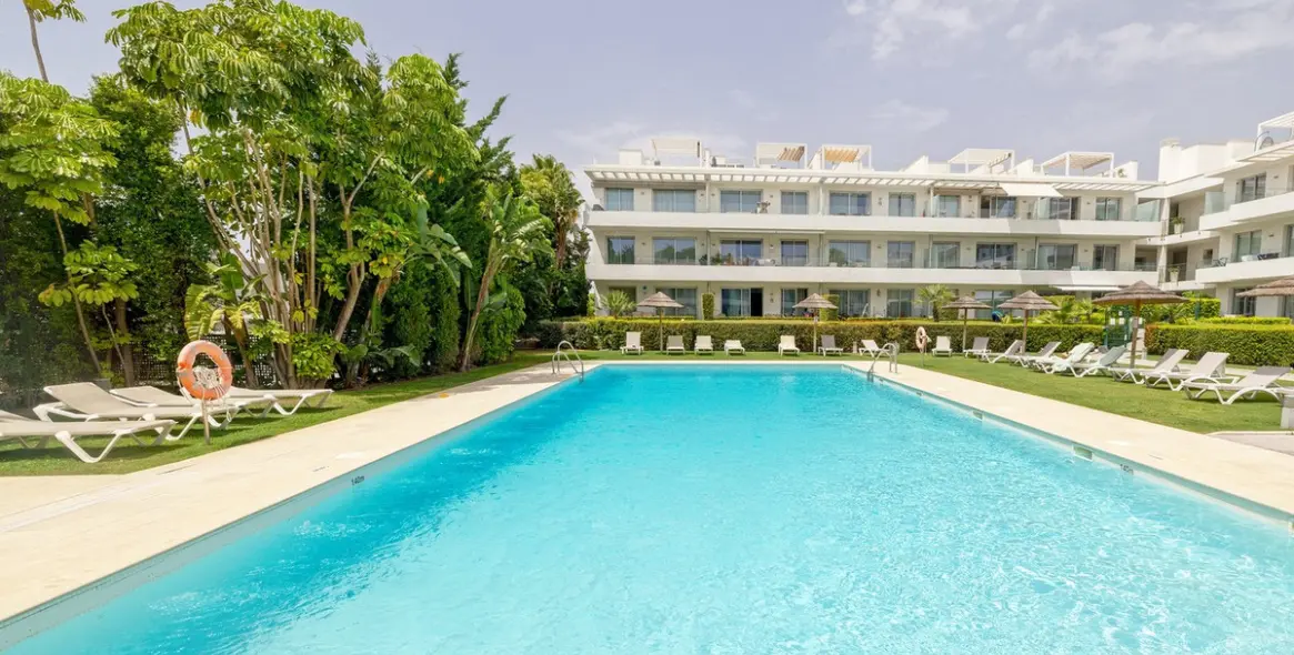Продажа апартаментов на среднем этаже в Estepona 1