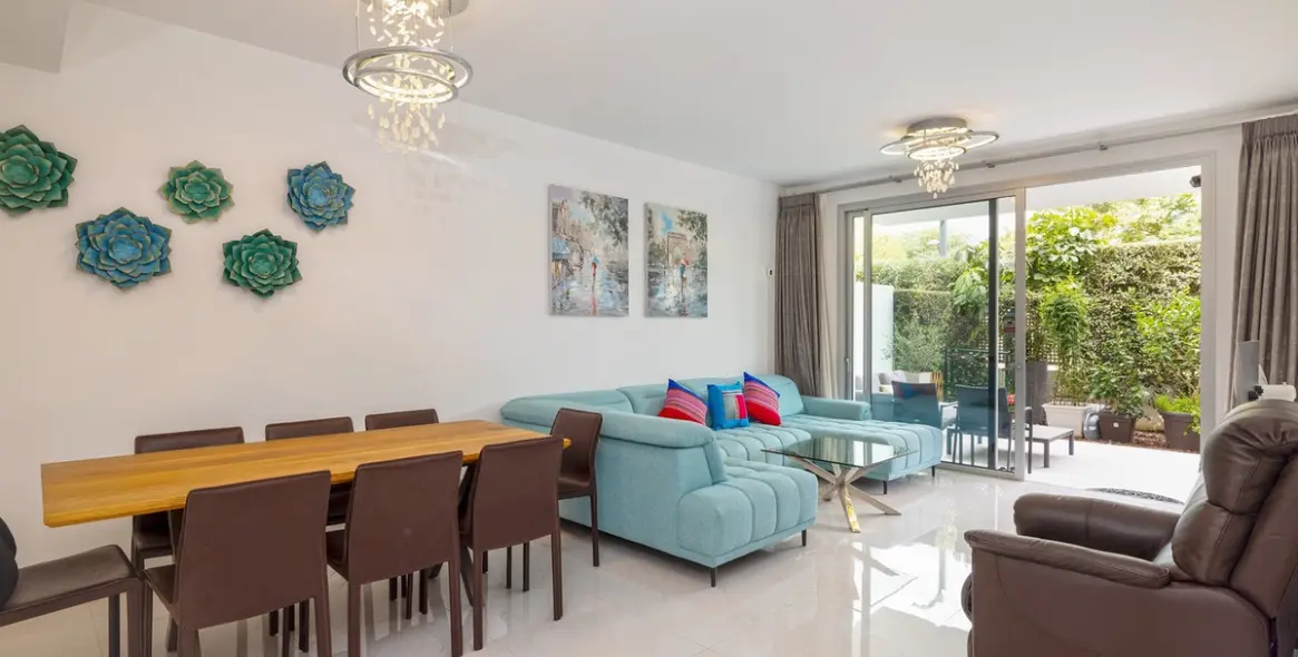 Продажа апартаментов на среднем этаже в Estepona 5