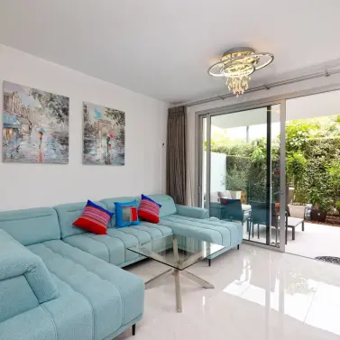 Продажа апартаментов на среднем этаже в Estepona