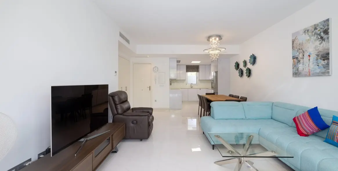 Продажа апартаментов на среднем этаже в Estepona 7