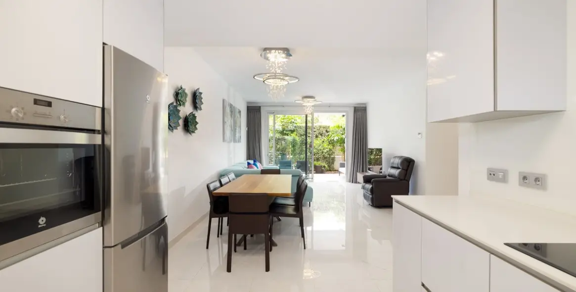 Продажа апартаментов на среднем этаже в Estepona 10