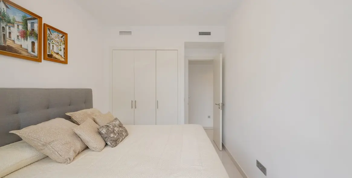 Продажа апартаментов на среднем этаже в Estepona 20