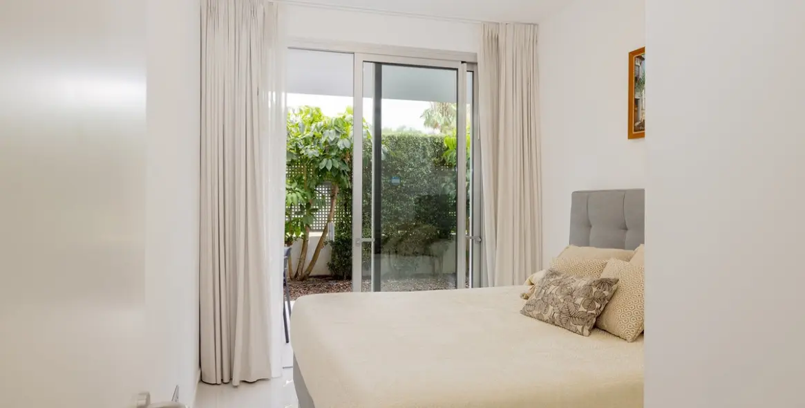 Продажа апартаментов на среднем этаже в Estepona 21