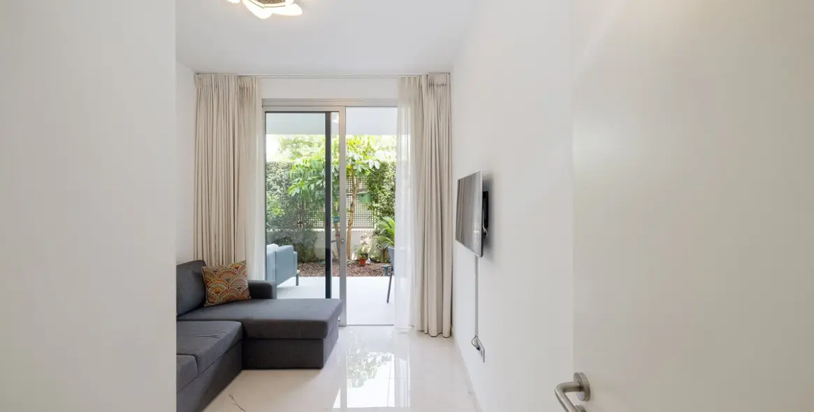 Продажа апартаментов на среднем этаже в Estepona 24
