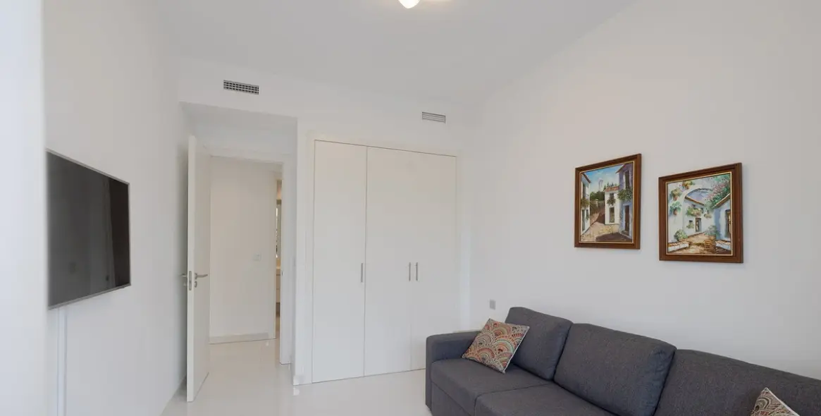 Продажа апартаментов на среднем этаже в Estepona 25