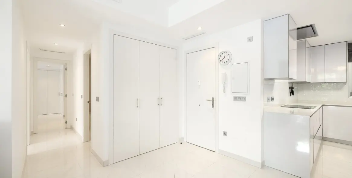 Продажа апартаментов на среднем этаже в Estepona 26