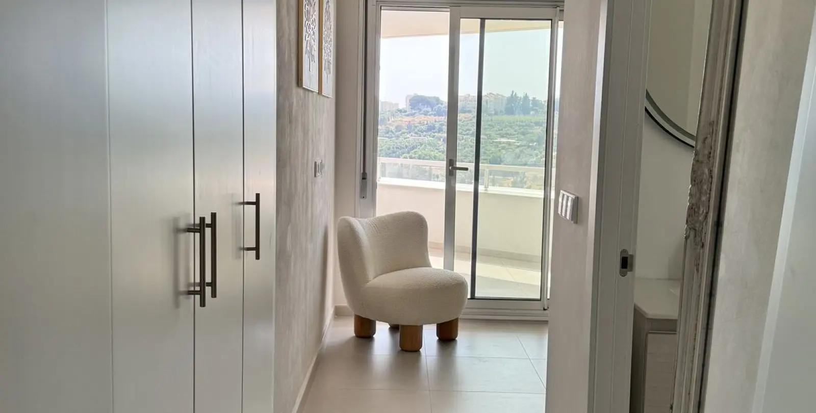 Sale of middle floor apartment in Cancelada 12