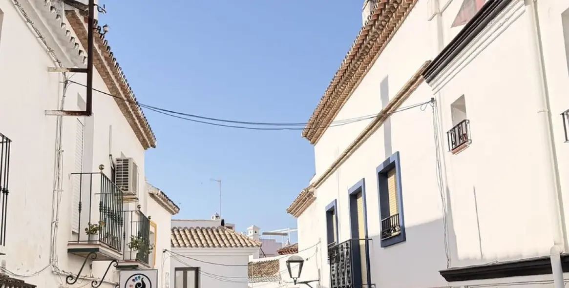Продажа  жилого участка в Estepona 2