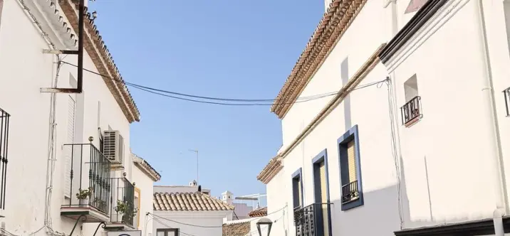 Продажа  жилого участка в Estepona 1