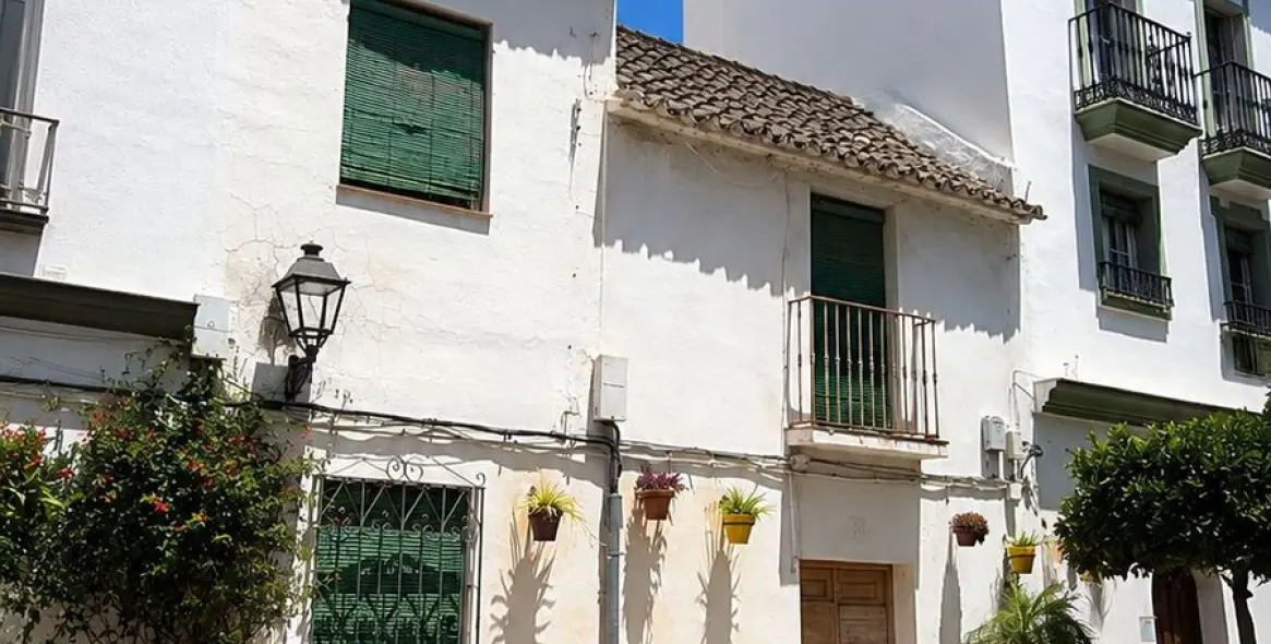 Продажа  жилого участка в Estepona 3