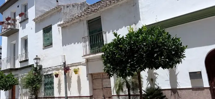 Продажа  жилого участка в Estepona 3