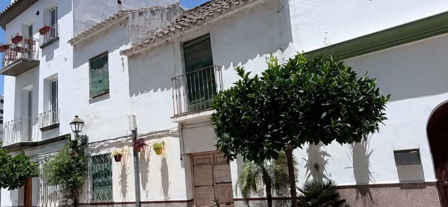 Sale of residential plot in Estepona 3