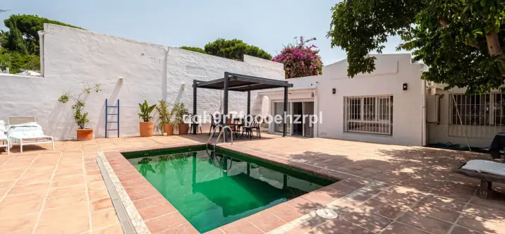 Venta de villa independiente en Reserva de Marbella 0