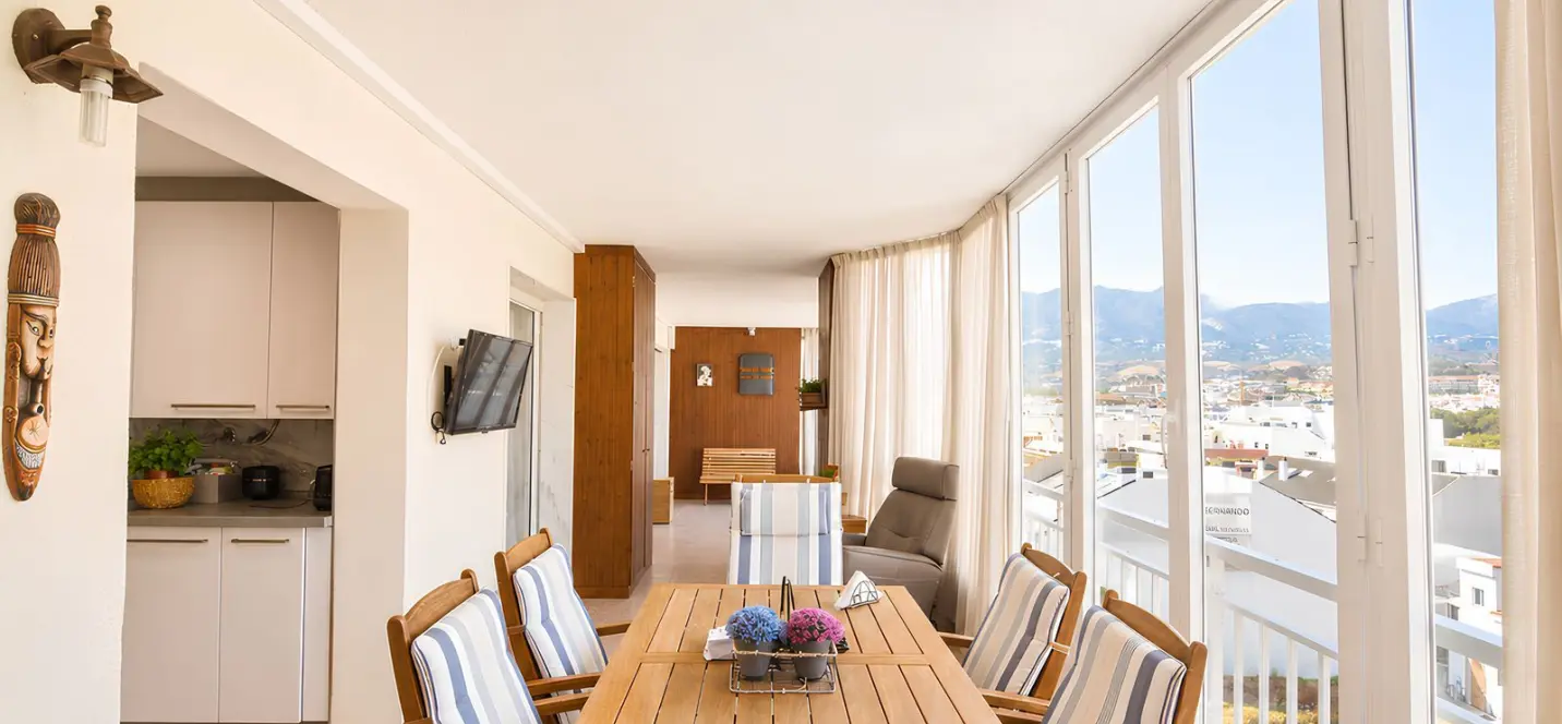 Venta de apartamento en planta media en Los Boliches 0