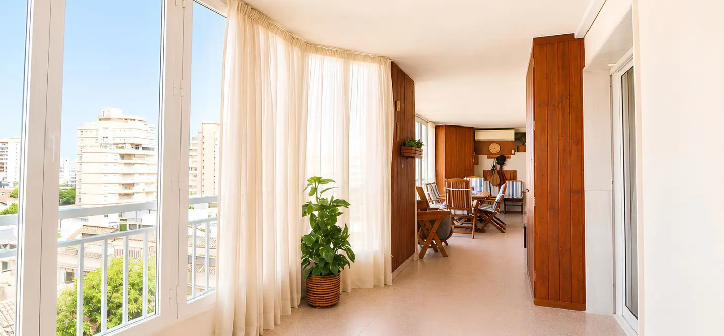 Venta de apartamento en planta media en Los Boliches 1