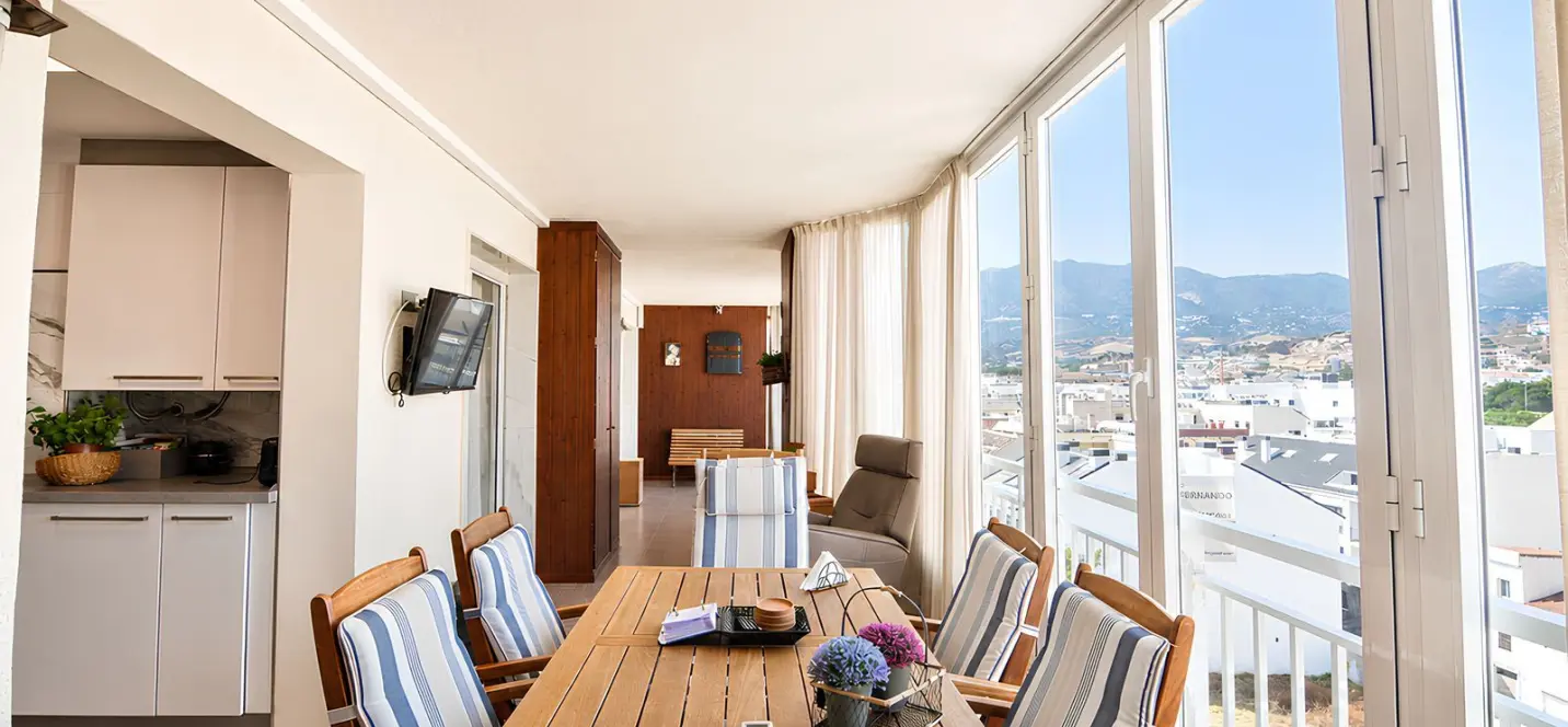 Venta de apartamento en planta media en Los Boliches 3