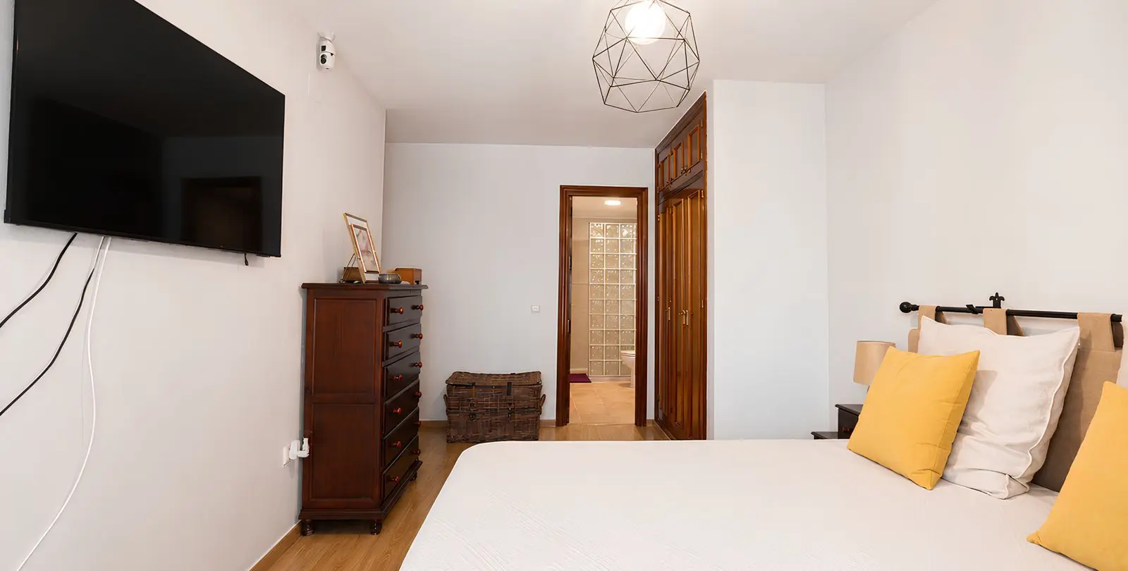 Sale of middle floor apartment in Los Boliches 25