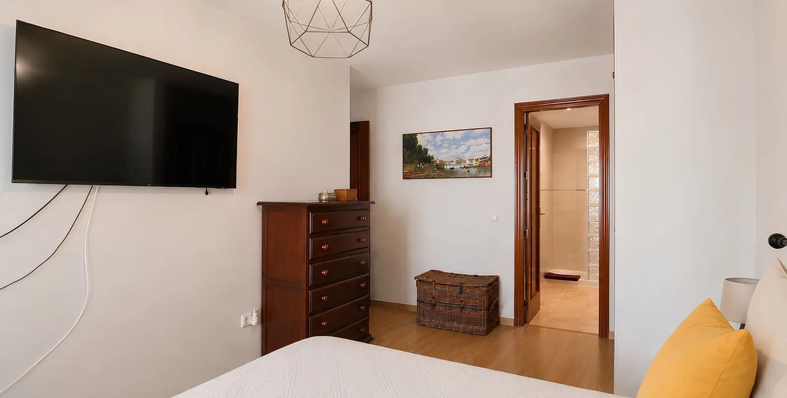 Sale of middle floor apartment in Los Boliches 26