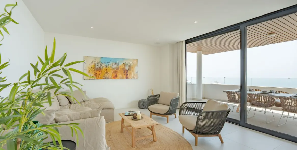 Sale of middle floor apartment in Fuengirola 12