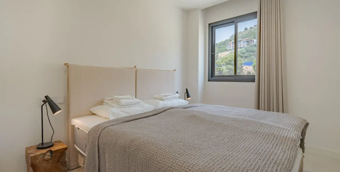 Sale of middle floor apartment in Fuengirola 26
