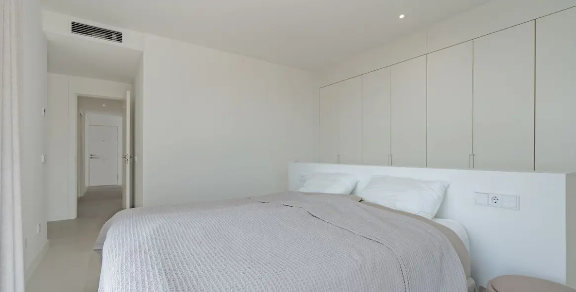 Sale of middle floor apartment in Fuengirola 35