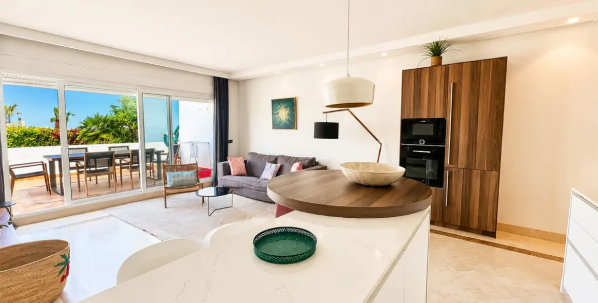 Venta de apartamento en planta baja en Los Monteros 3