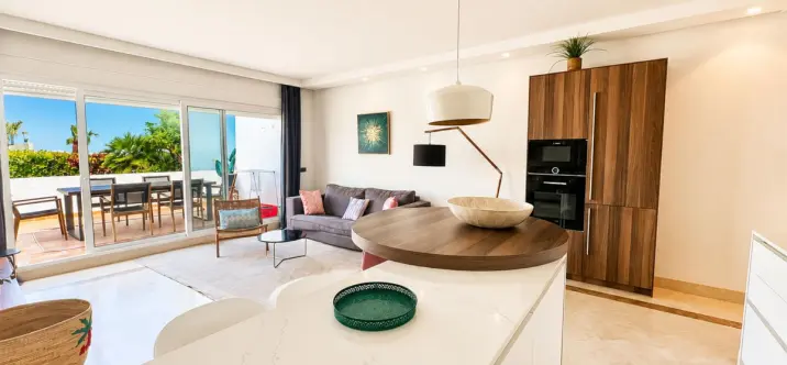 Venta de apartamento en planta baja en Los Monteros 2