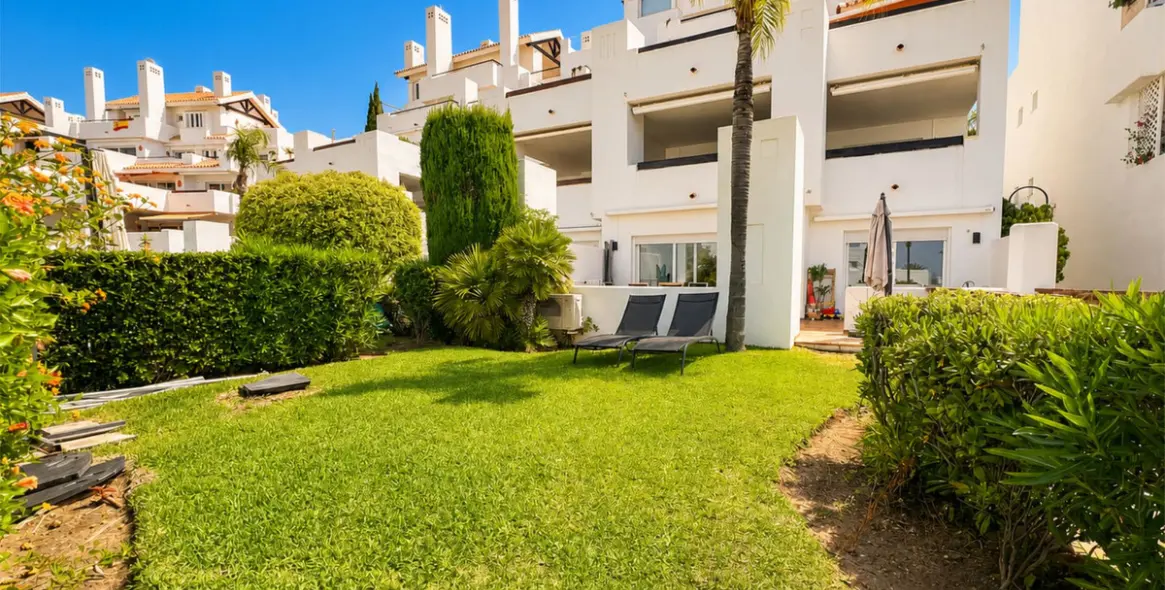 Venta de apartamento en planta baja en Los Monteros 4