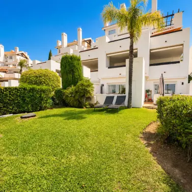 Venta de apartamento en planta baja en Los Monteros